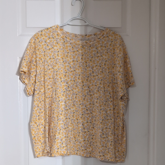 Old Navy Tops - Old Navy Yellow Floral Short Sleeve Tee